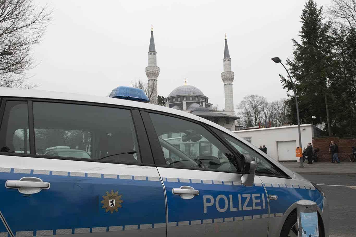 Almanya'da Türkiyeli esnafa tehdit mektupları: Camileri yakacağız